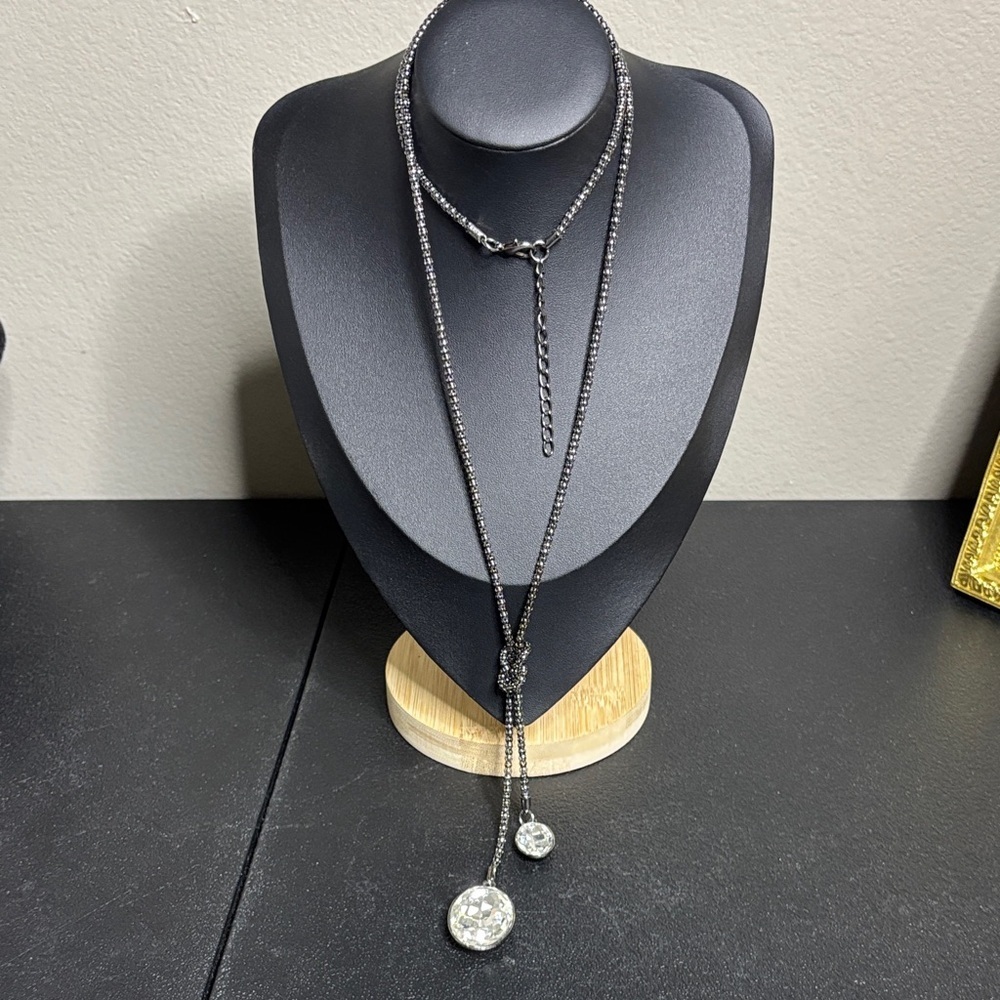 Gunmetal Lariat Necklace with Drop Crystal Pendants
